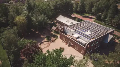 Zonnepanelen en dakisolatie combineren: slim of niet?