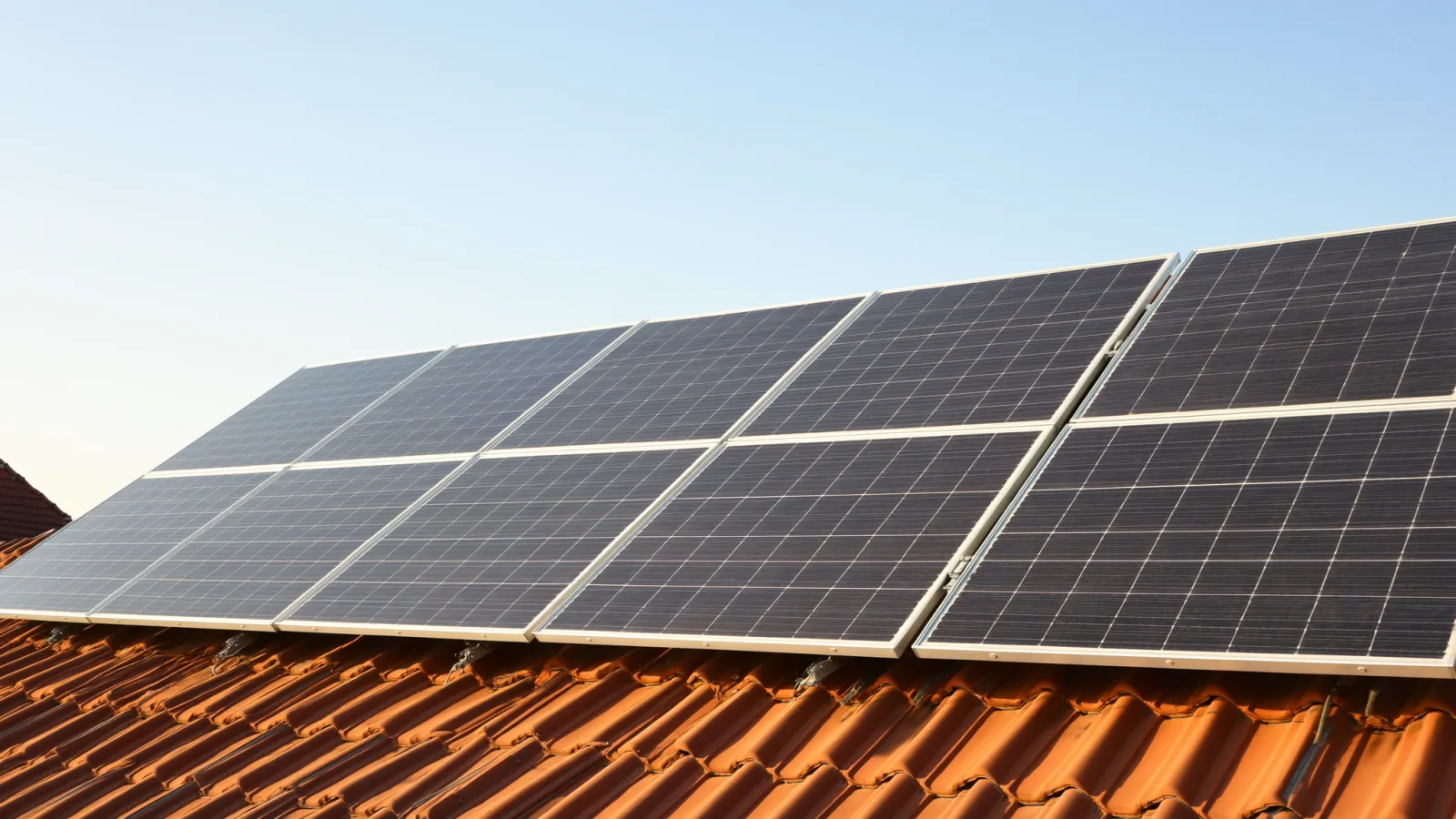 Zonnepanelen opbrengst verlies zomer: hoeveel kost