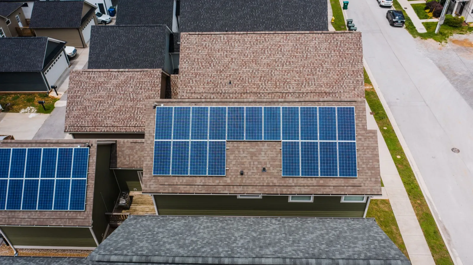 Zonnepanelen schilddak: welk merk in 2026?